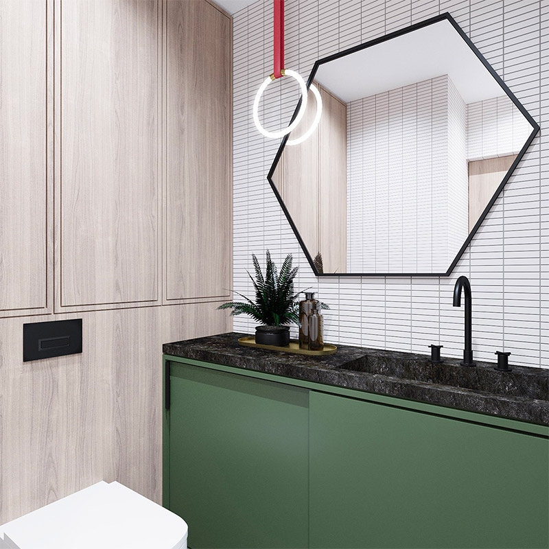 Ontwerper Lera Brumina heeft een super mooie maatkast ontworpen voor boven het toilet in deze kleine badkamer.