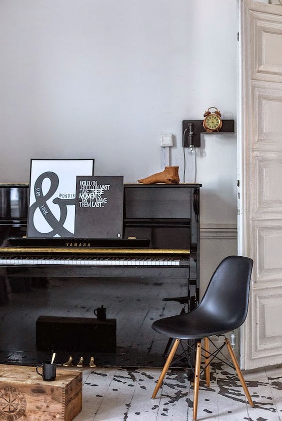 Muziekinstrumenten in huis HOMEASE