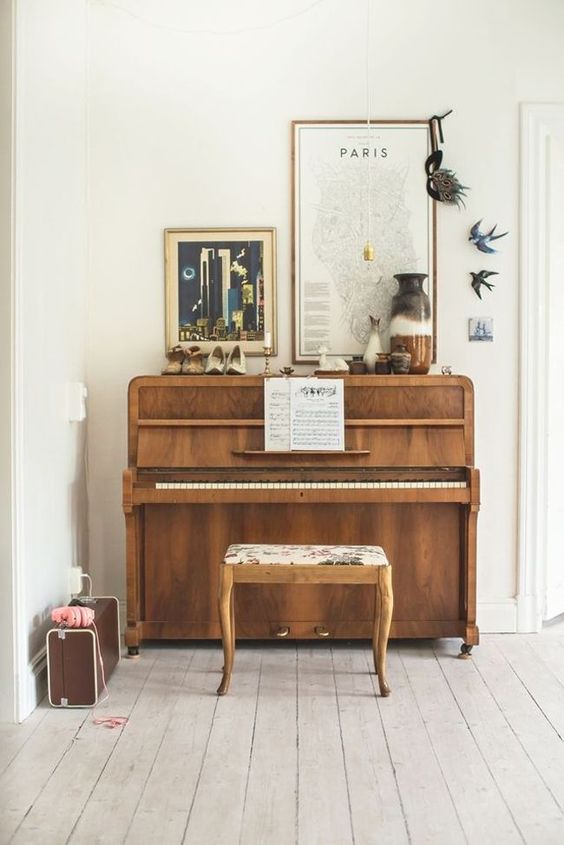 Muziekinstrumenten in huis HOMEASE