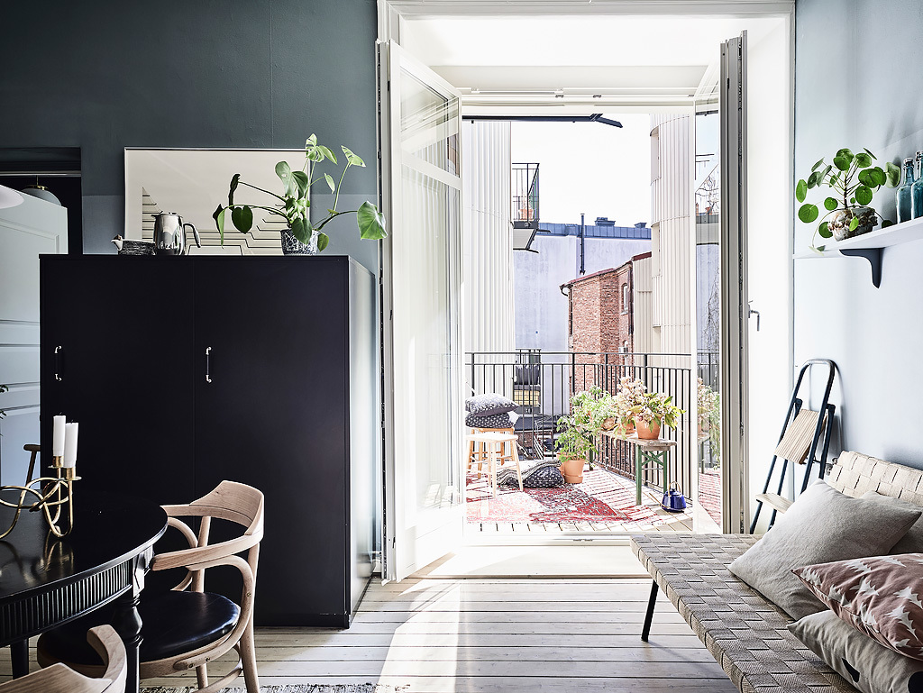 Dit Scandinavisch appartement heeft hele mooie gekleurde muren!