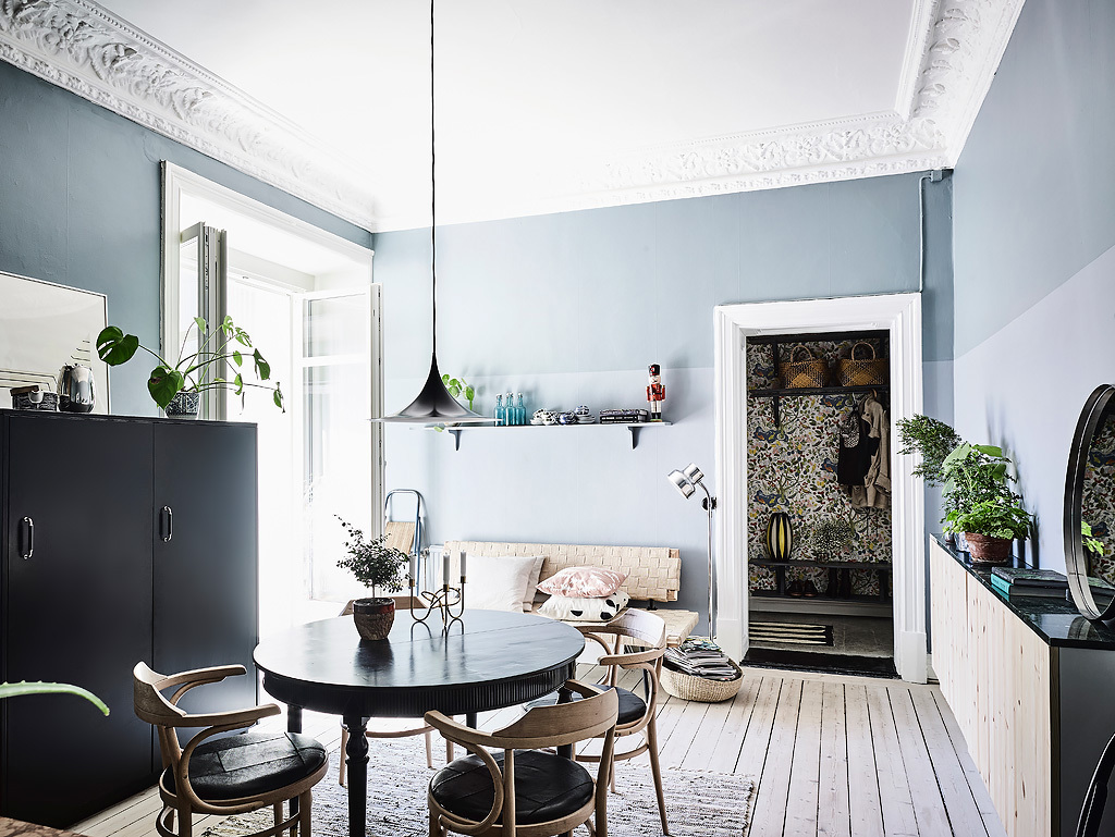 Dit Scandinavisch appartement heeft hele mooie gekleurde muren!