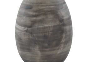 sidetable achter bank styling grijze vaas