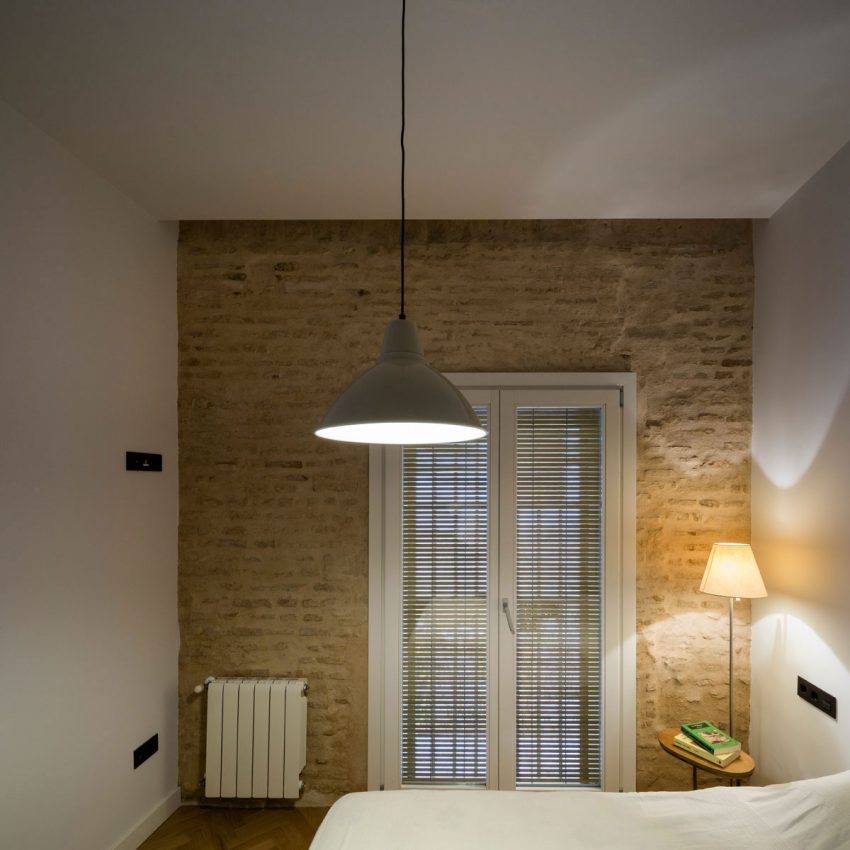 slaapkamer-stenen-muur