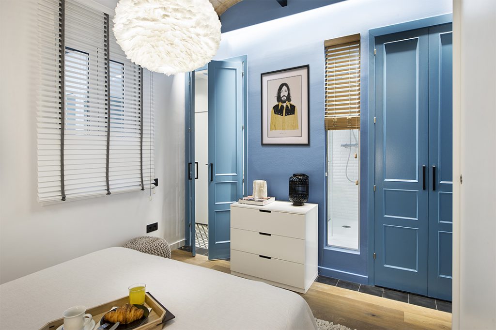 Slaapkamer in een stoer en stijlvol strand thema