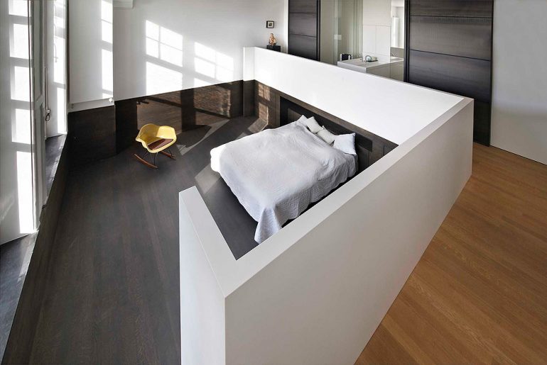 Deze smalle badkamer en suite is geweldig!