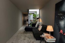 smalle woning donker interieur