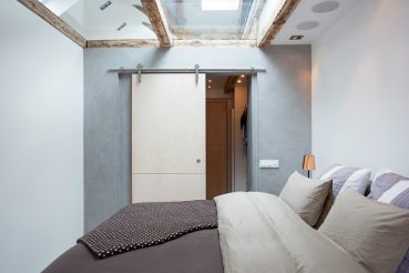 Speelse slaapkamer met beloopbaar glas