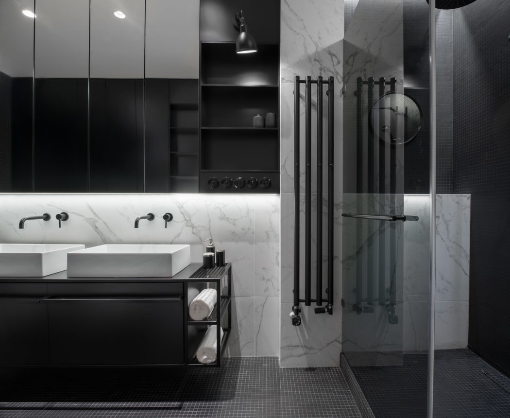 Stoere zwart wit badkamer