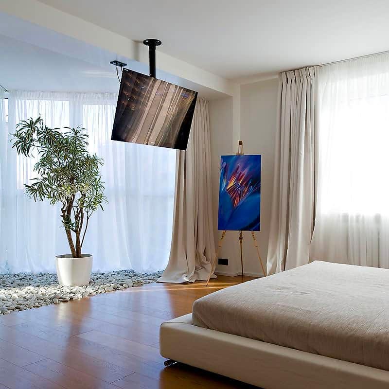 tv aan plafond slaapkamer