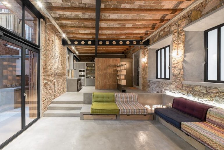 woonkamer ideeen op maat gemaakte bank in stoere loft