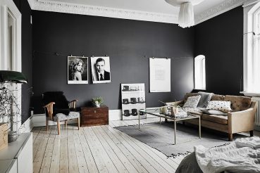 Woonkamer slaapkamer combinatie met zwarte muren