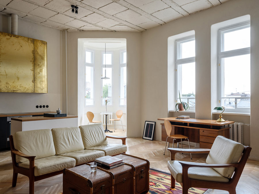 In deze super mooie woonkamer vind je de mooiste vintage meubelen en woonaccessoires. Klik hier voor meer foto's.
