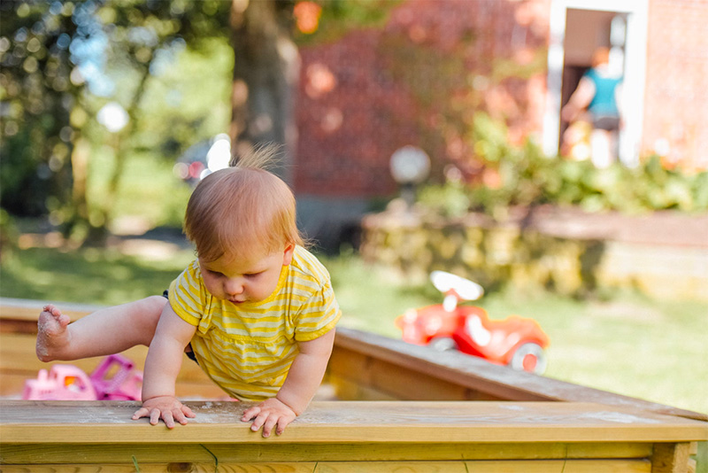 zandbak in tuin kinderen