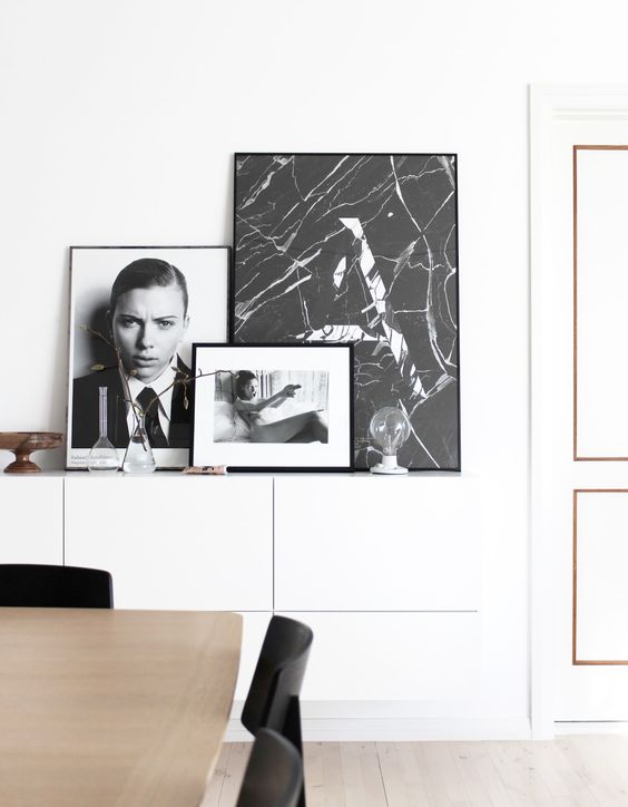 Zwart wit foto's aan de muur