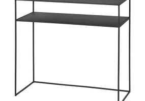 zwarte sidetable achter bank