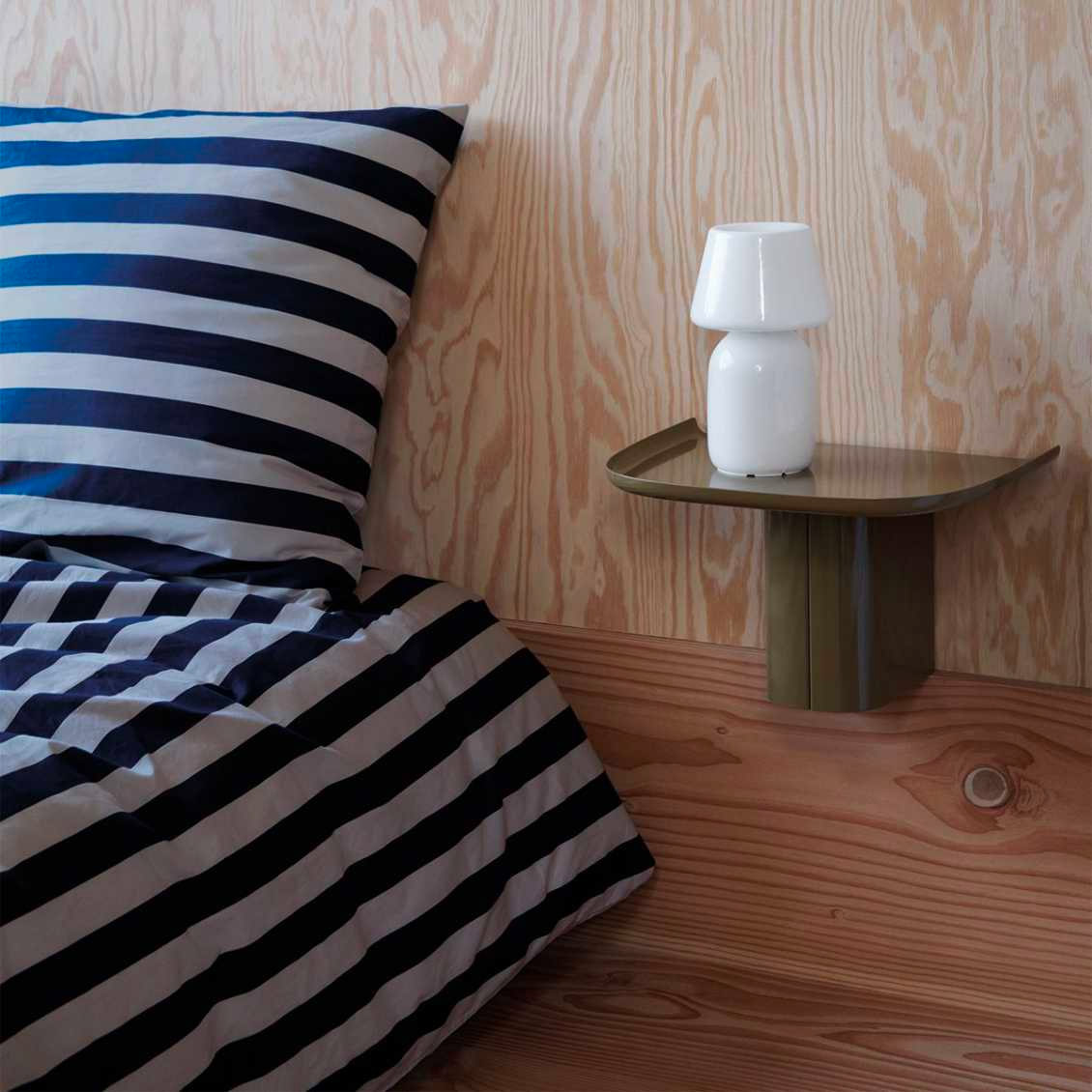 zwevend nachtkastje hay korpus wandplank